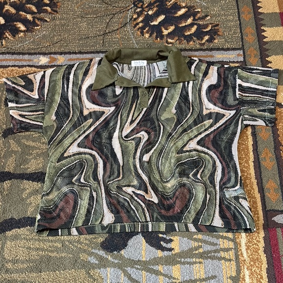 Mesh Top‎ Artistic Swirl Design - Picture 1 of 7